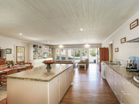 Hardigreen Park - Spacious With Tennis Court - Accommodation NT 1