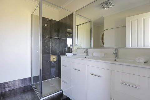 Harmans Lodge Private Rural Escape - NT Tourism 3