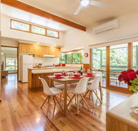 Healesville Selfie - self contained house - NT Tourism