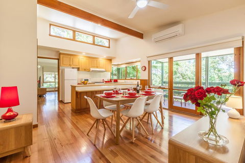 Healesville Selfie - Self Contained House - NT Tourism 0