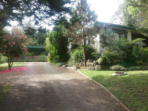 Healesville Selfie - Self Contained House - NT Tourism 1