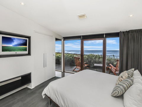 HEARN'S BEACHSIDE VILLA 1 - Accommodation NT 3
