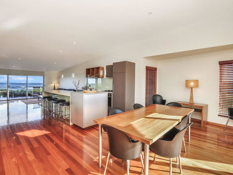 HEARN'S BEACHSIDE VILLA 7 - Accommodation NT 2