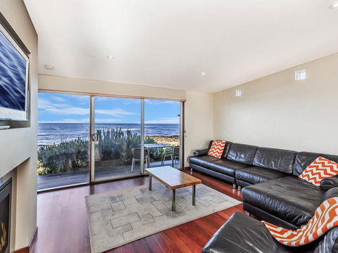 HEARN'S BEACHSIDE VILLA 8 - Accommodation NT 3