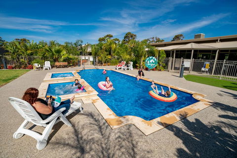 Highway 1 Caravan And Tourist Park - NT Tourism 0