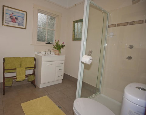 Hillside Cottage - Accommodation NT 2