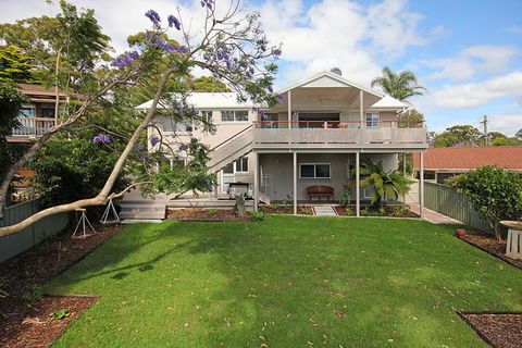 HILLTOP HAVEN In MOLLYMOOK - NT Tourism 0
