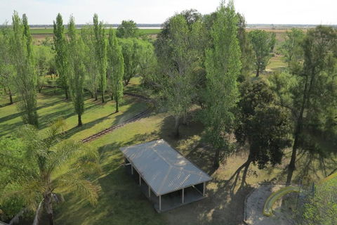 Hilltop Resort - NT Tourism 3