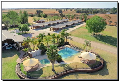 Hilltop Resort - NT Tourism 0