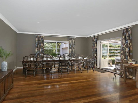 Hillview Cottage - Classic Country Comfort And Charm - Accommodation NT 3