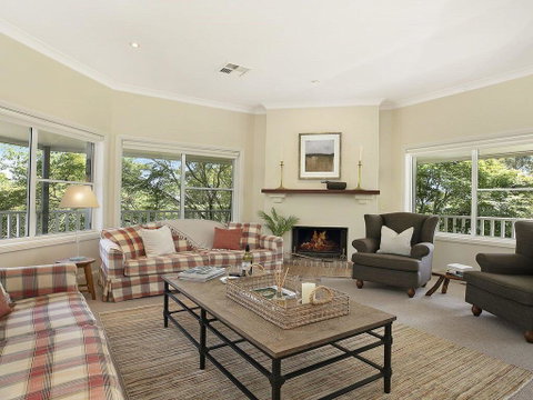 Hillview Cottage - Classic Country Comfort And Charm - Accommodation NT 1