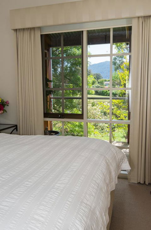 Hollyhock - Accommodation NT 3