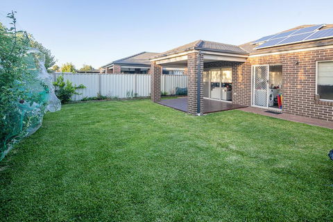 Homely Getaways In Central Pakenham - Pet Friendly - Accommodation NT 0