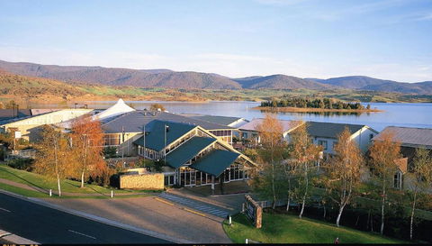 Horizons 418 - Lake Jindabyne Waterfront - NT Tourism 0