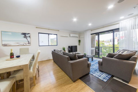 ISOLATION READY!! Super Size Me!! Top Location. Isolation Ready. Sanitised. Free CAT Bus, Pool, Gym And Everything At Your Finge - Accommodation NT 0