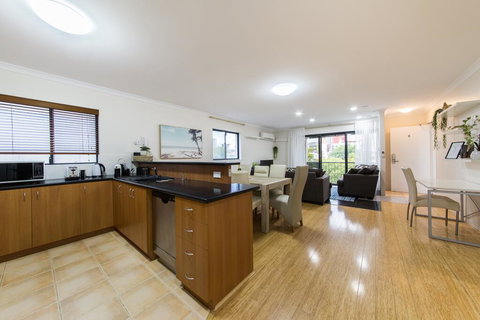 ISOLATION READY!! Super Size Me!! Top Location. Isolation Ready. Sanitised. Free CAT Bus, Pool, Gym And Everything At Your Finge - Accommodation NT 2