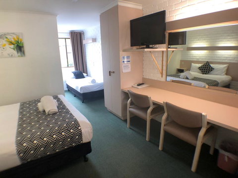 Jacaranda Place Motor Inn - Accommodation NT 1