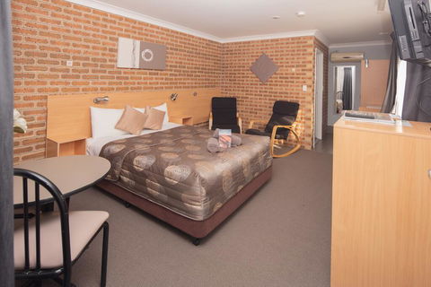 Jumbuck Motor Inn - NT Tourism 1
