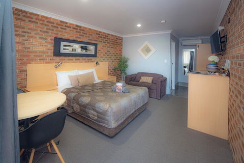 Jumbuck Motor Inn - NT Tourism 0