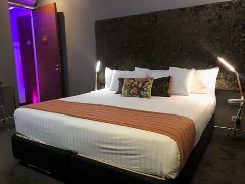 Junction Hotel - Accommodation NT 2
