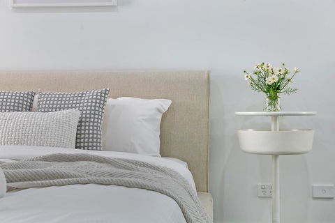 KOZYGURU MASCOT WALK TO STATION MODERN DESIGNER 2 BED APT FREE PARKING NMA260-312 - Accommodation NT 1