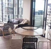 KOZYGURU SOUTH BRISBANE CITY VIEW 2 BED APT FREE PARKING QSB027-708 - Accommodation NT