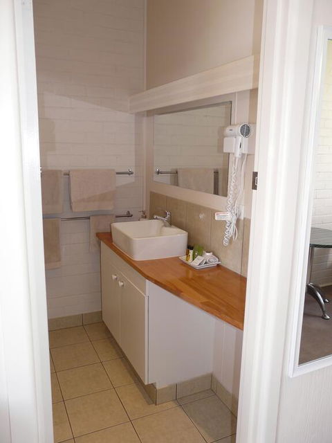 Lake Bolac Motel - NT Tourism 2