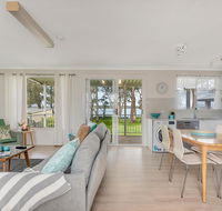 Lake Front Home - Relax  Unwind - NT Tourism
