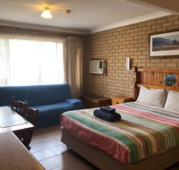 Lake Front Motel - NT Tourism