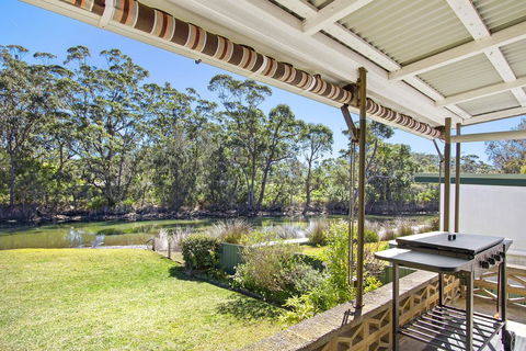 Lake Frontage Family Fun Home - NT Tourism 3