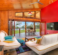 Lake Tinaroo Waterfrontage - NT Tourism