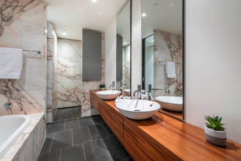 Lake Views, Central CBD Location//FREE WIFI+NETFLIX - NT Tourism 3