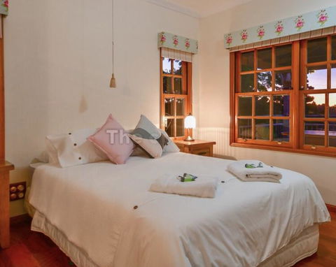 Lakefront Holiday Villa - Accommodation NT 2