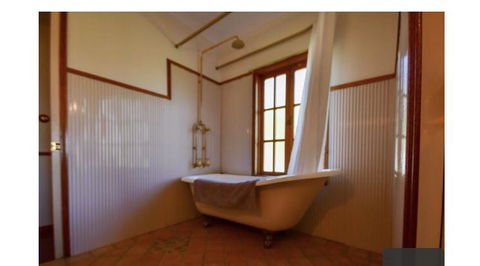 Lakefront Holiday Villa - Accommodation NT 3