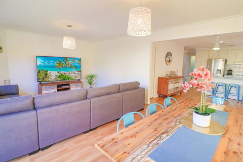 Lakelandia - Accommodation NT 0