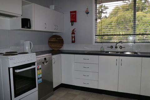 Lakes Edge Cottage - Accommodation NT 2