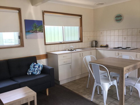 Lakes Jakaranda Holiday Units - Accommodation NT 2