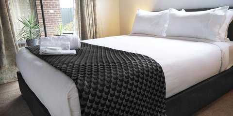 Lakeside Retreat & Business - Accommodation NT 3