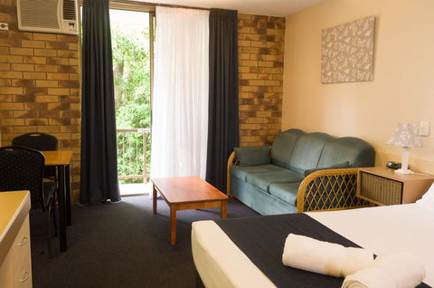 Lancaster Court Motel - NT Tourism 1