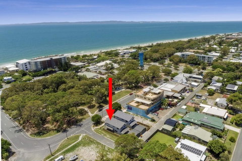 LAVISH BEACH HOUSE ON THE SURF SIDE! - Accommodation NT 0