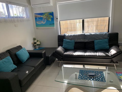 Lazy Dayz Shellharbour - NT Tourism 1