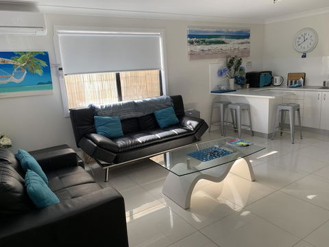 Lazy Dayz Shellharbour - NT Tourism 0