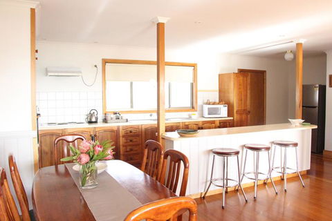 Lazy Wave Beach House - NT Tourism 1
