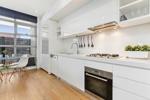 Light-Filled Beachside Apartment In Trendy Area - Accommodation NT 2