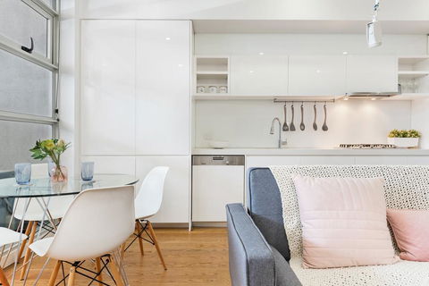 Light-Filled Beachside Apartment In Trendy Area - Accommodation NT 3