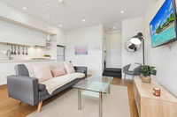 Light-Filled Beachside Apartment in Trendy Area