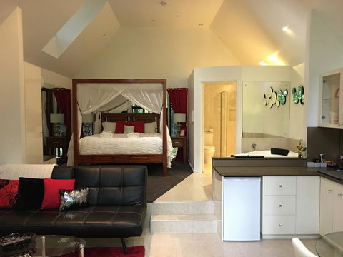 Linger A While Chalet - NT Tourism 0