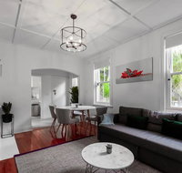 Luxurious Historic Home with Harbour Bridge Views - Accommodation NT