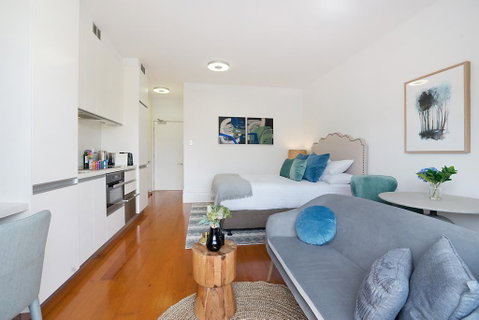 Luxurious Light-filled Studio In Winning Location - NT Tourism 0