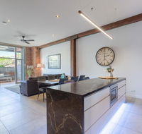 Luxury 3 brm 2 bath Woolstore apt with Courtyard - Accommodation NT